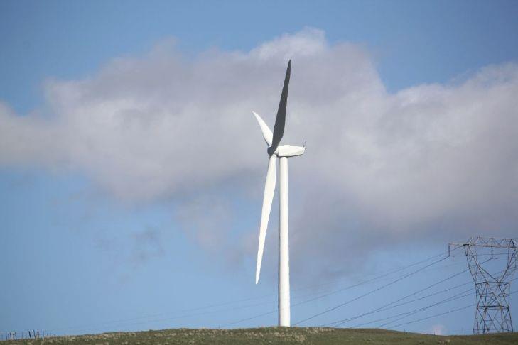 Washington Democrats tighten clean-energy law; Republicans warn of power shortage